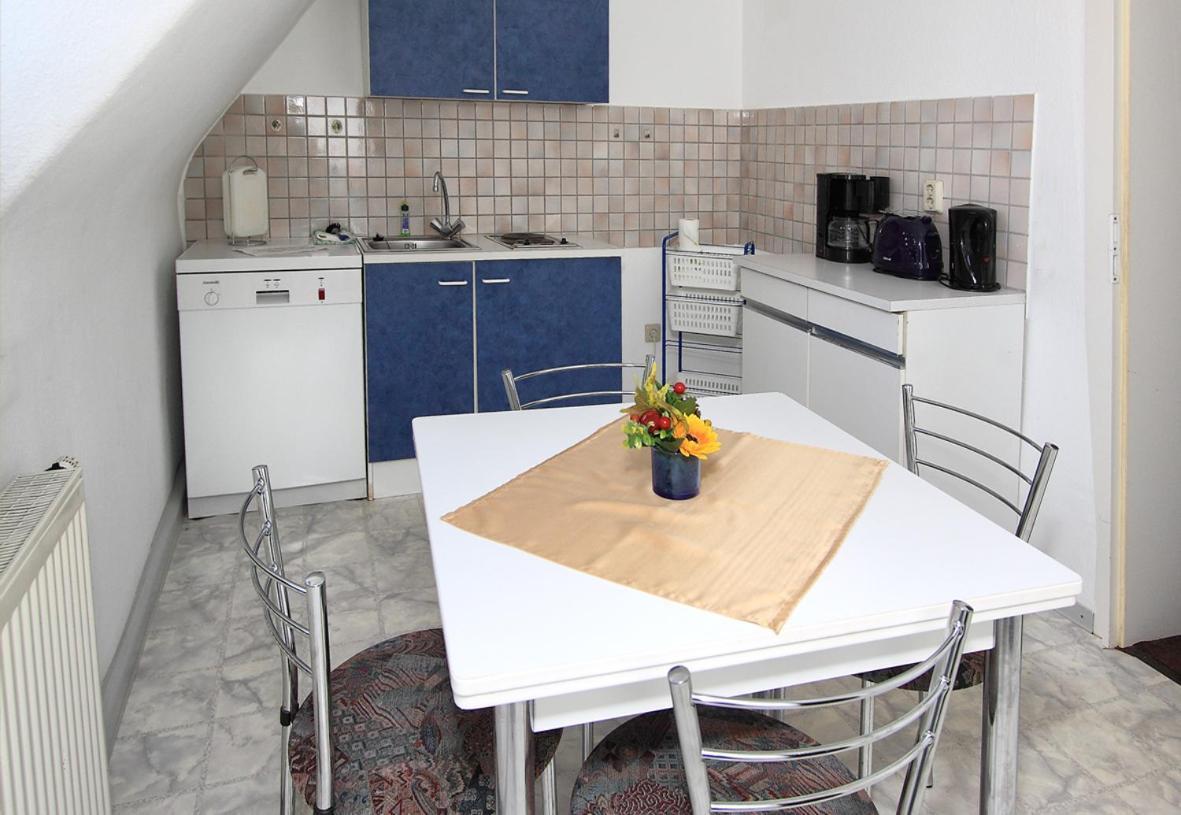Gaststaette Und Pension Felsenthal Tabarz Kamer foto